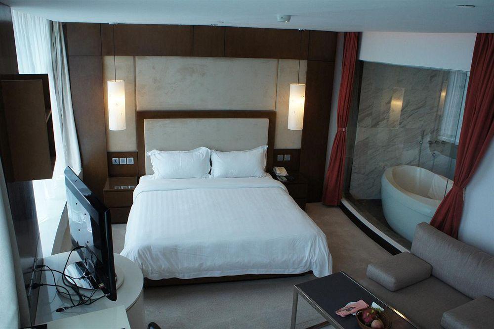 The Hanoi Club Hotel & Residences Екстериор снимка